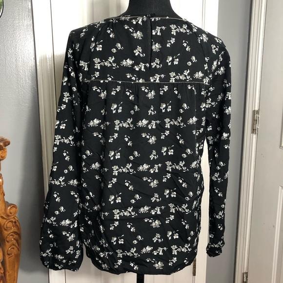 Simply Styled Black Floral Cut Out Long Sleeve Blouse - Picture 2 of 6
